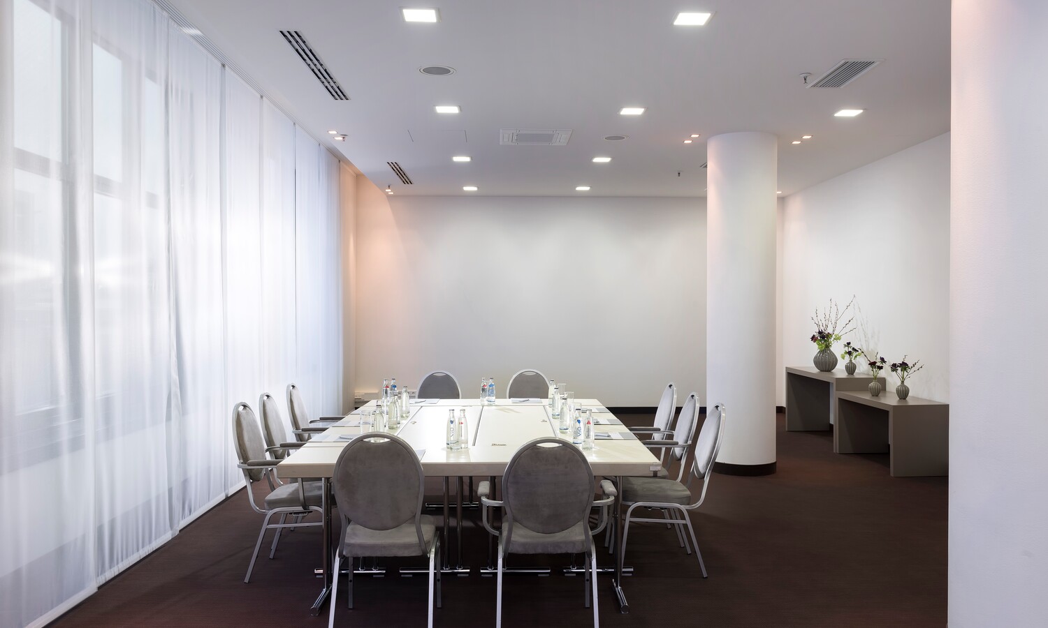 Besprechungsraum in Blockbestuhlung