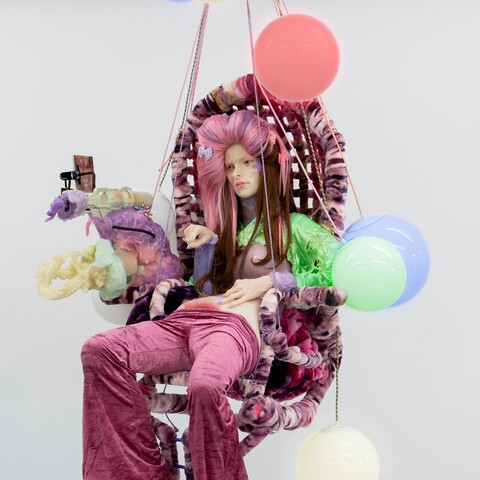 Kustfigur im Flur des Auditoriums von Cajsa von Zeipel