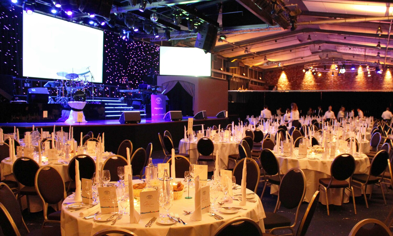 Eingedeckte Galatische im Estrel Showtheater