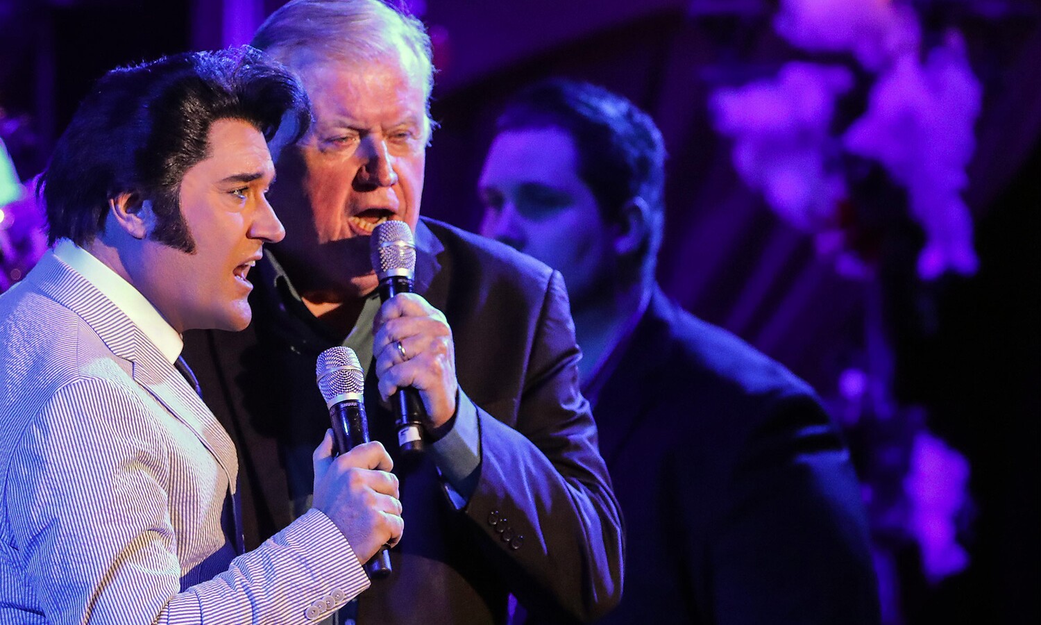 Grahame Patrick als Elvis Presley und Ed Enoch, The Stamps Quartett