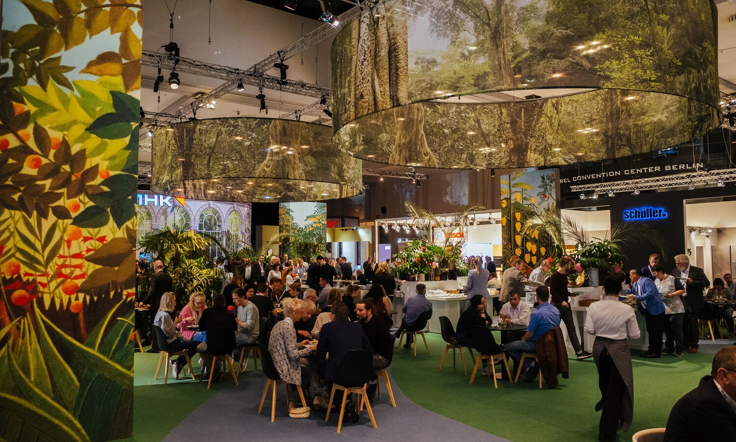 Food Court im Dschungelstil in Convention Hall I