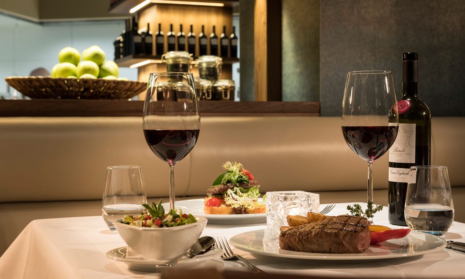 Steak und Wein im Restaurant Grill