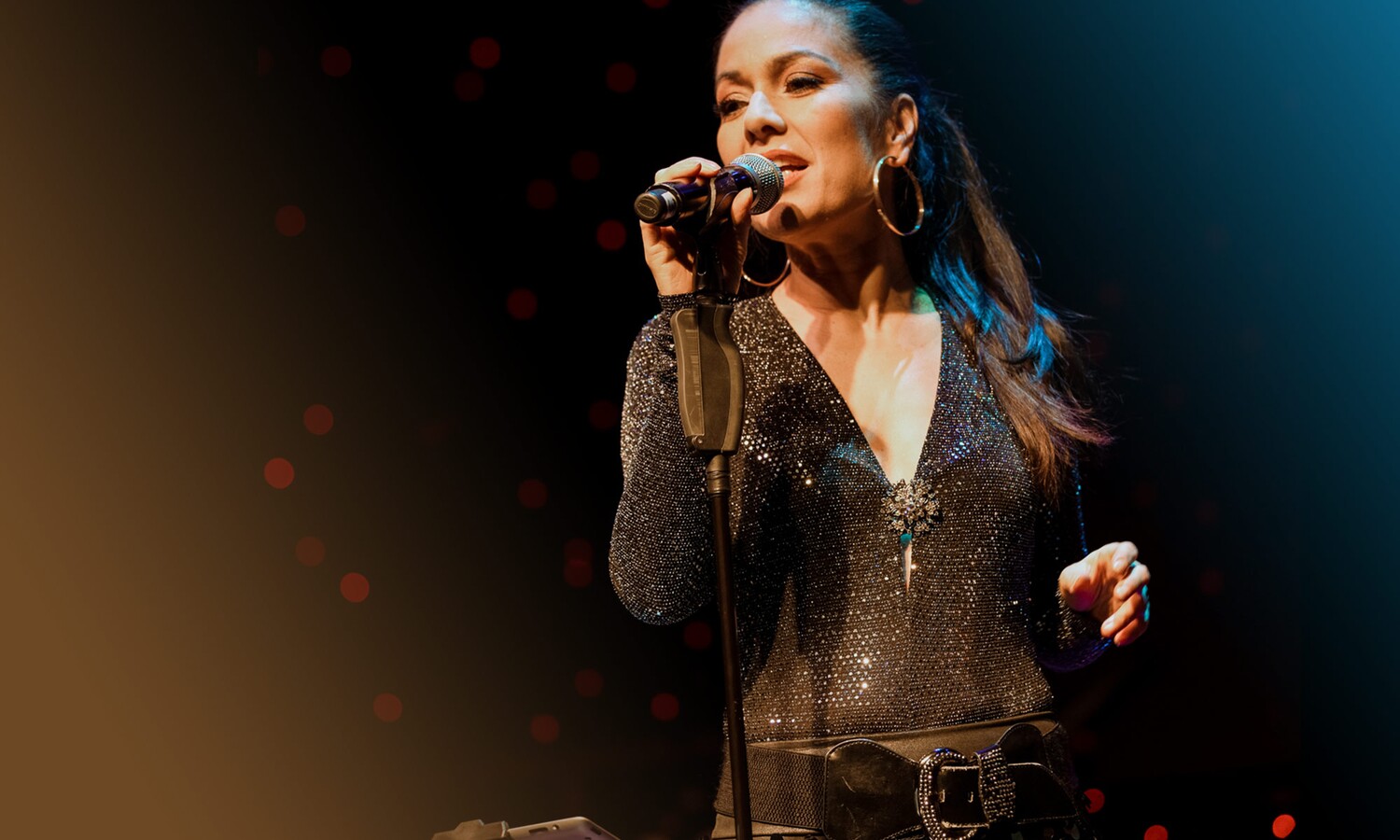 Sängerin Rachel Hiew von der Party-Band Nightshift