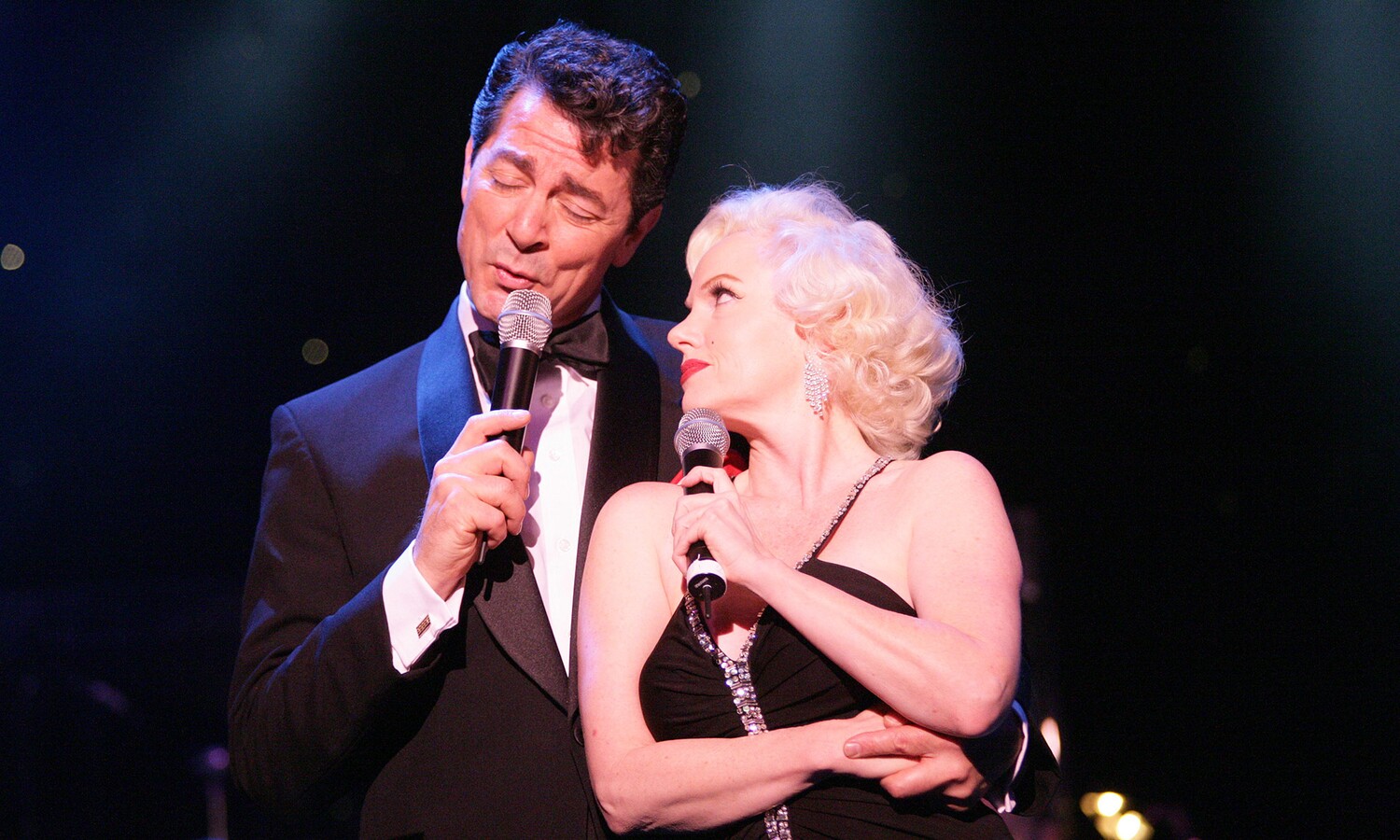 Darsteller der Show "All that Swing" im Estrel Berlin