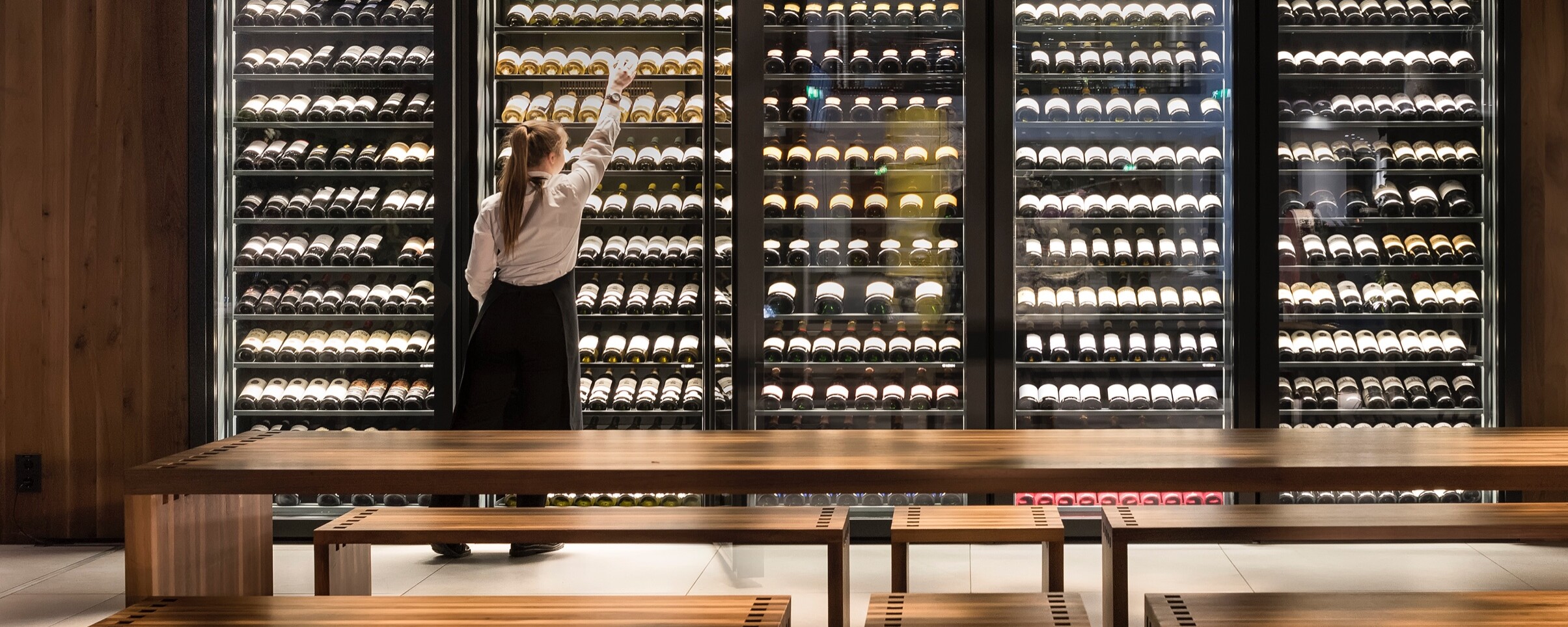 Weinschrank im Estrel Atrium