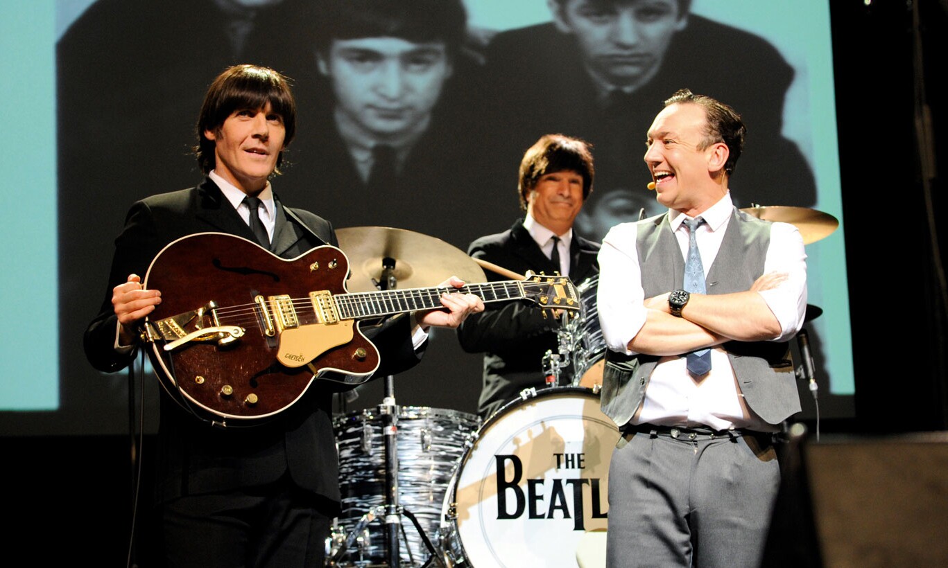 Darsteller des Musical "all you need is love" im Estrel Berlin