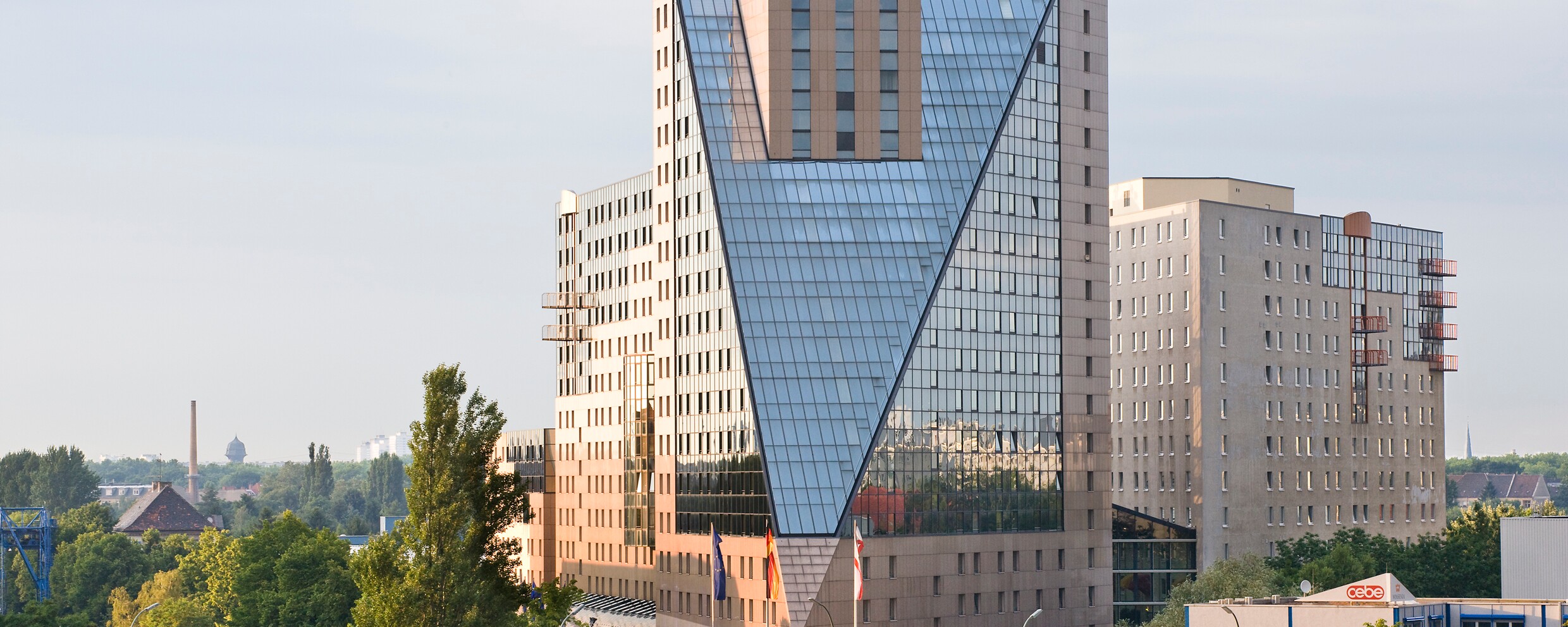 Außenansicht des Estrel Hotel Berlin