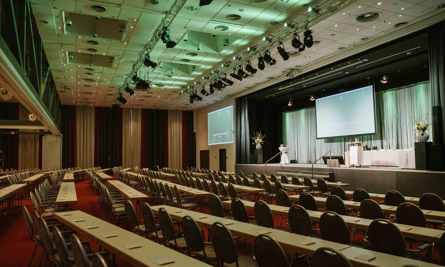 Estrel Saal Parlament Bestuhlung