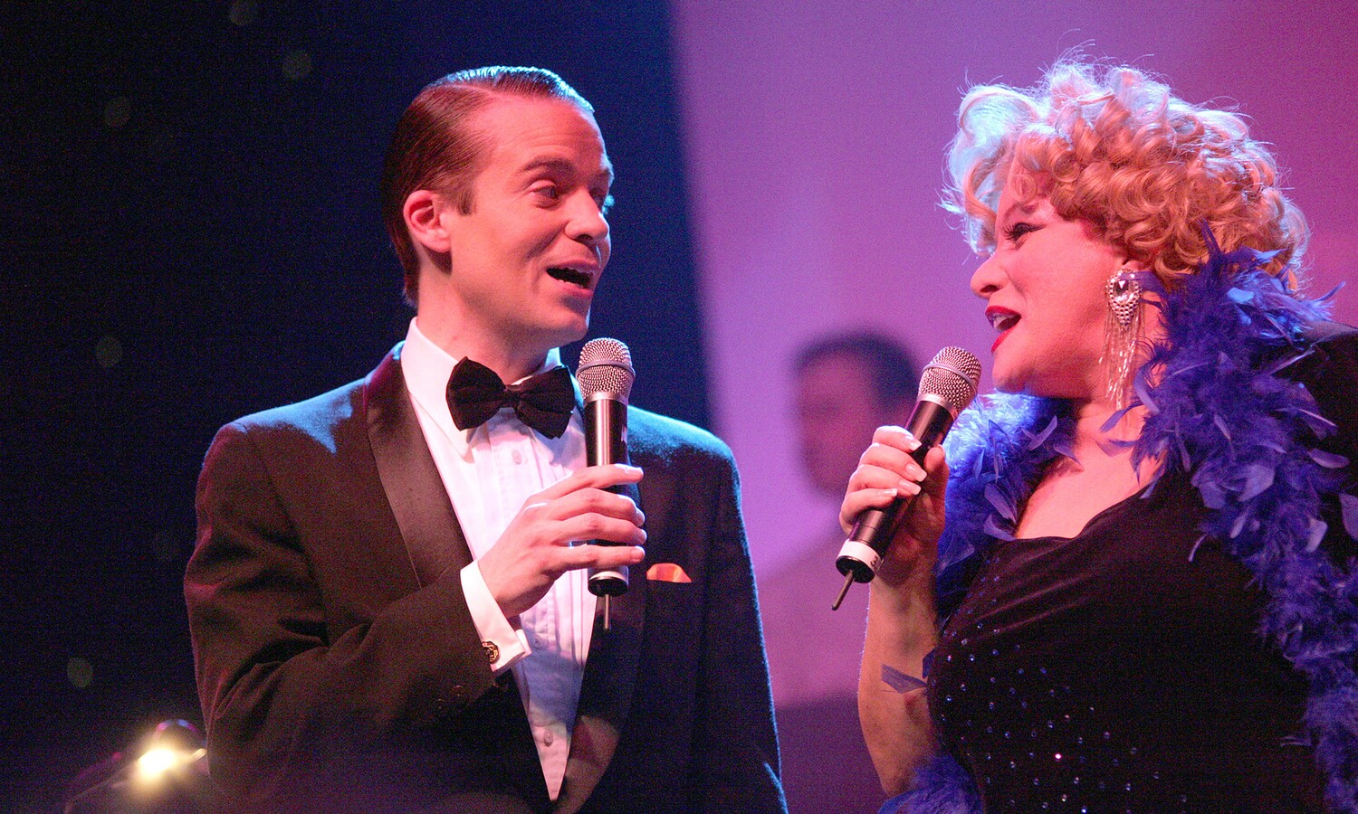 Darsteller der Show "All that Swing" im Estrel Berlin