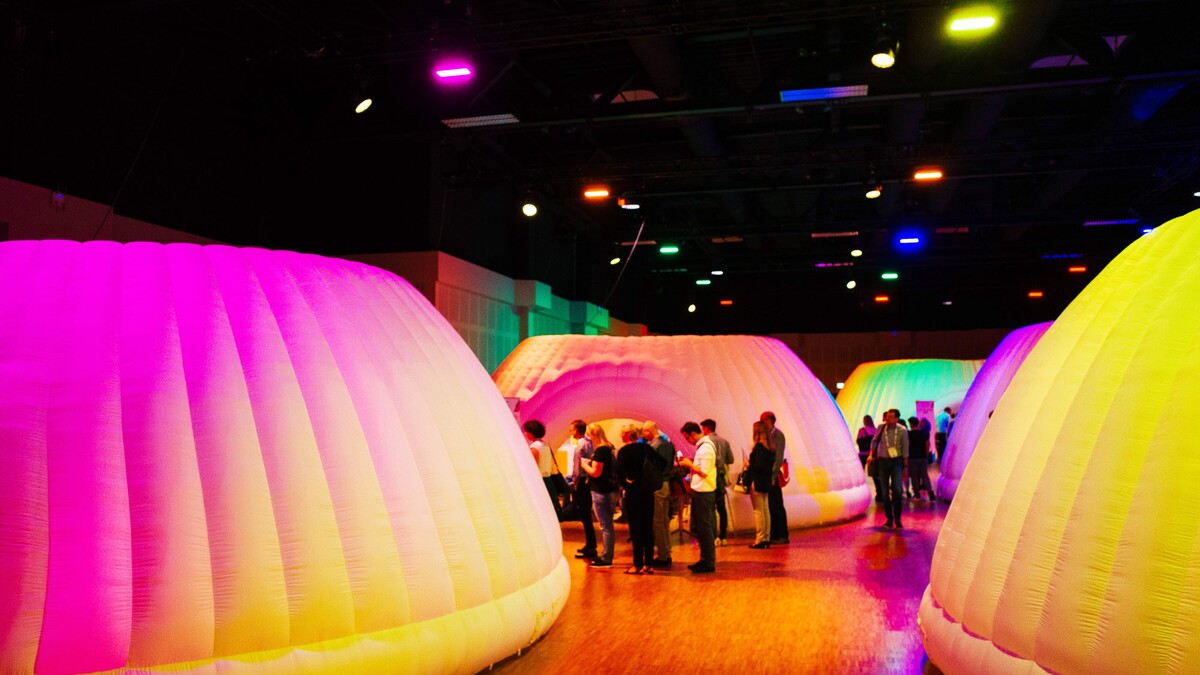 Beleuchtete aufblasbare Zelte in Convention Hall II