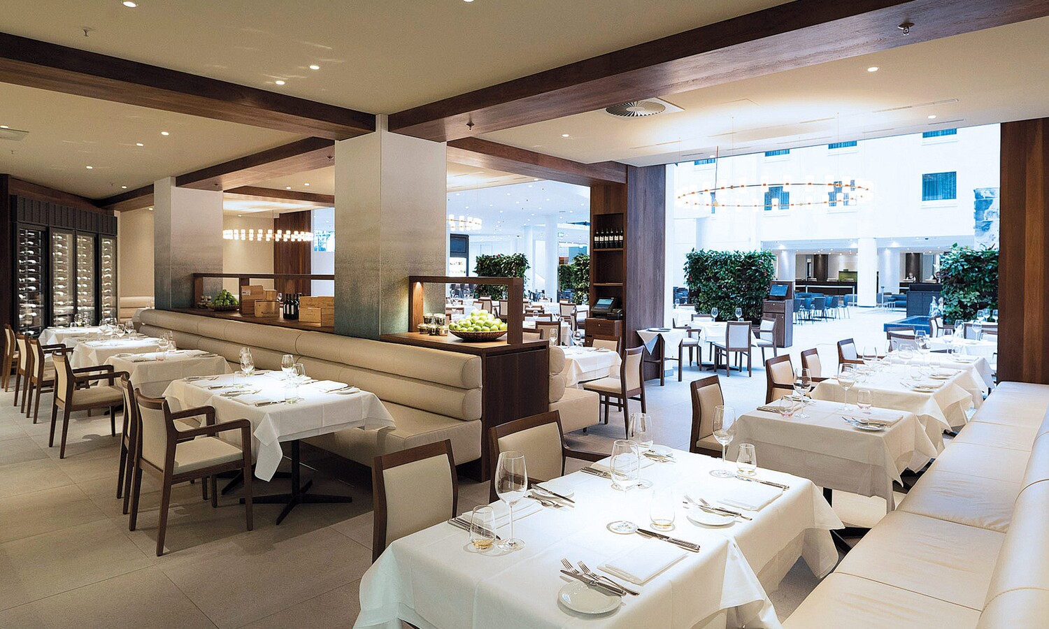 Restaurant Grill mit Sitzmöglichkeiten