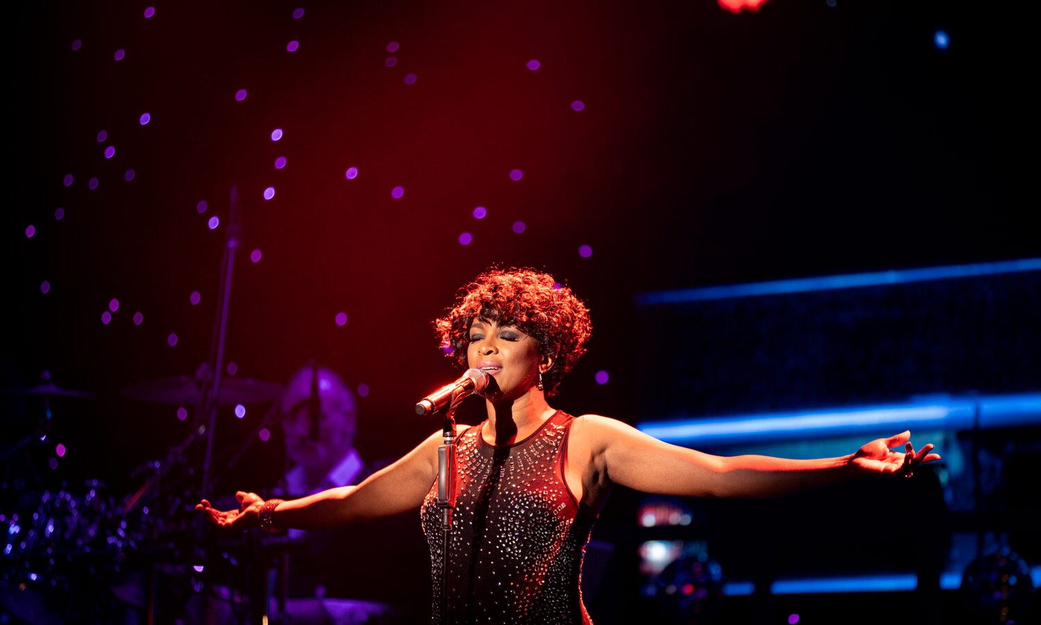 Trina Johnson Finn als Whitney Houston