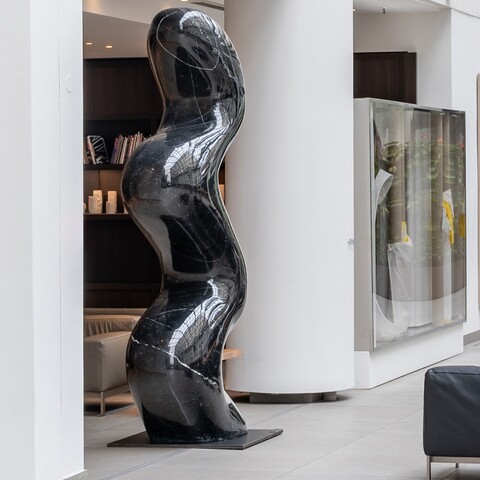 Marmor Statue von Claudia Comte