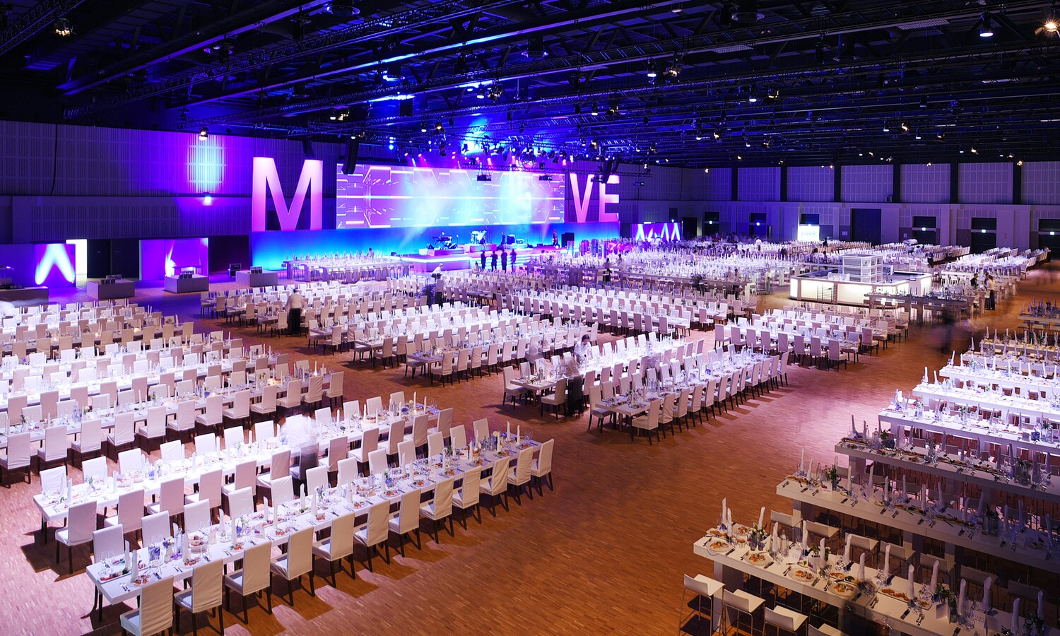 Lange Tisch im Gala-Ambiente in Convention Hall II