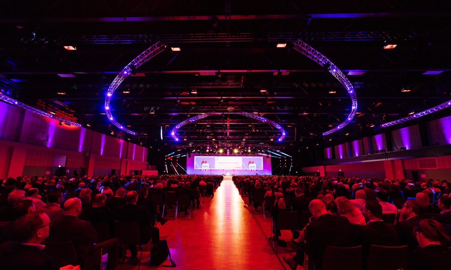 Veranstaltungsgäste in Convention Hall II zur Hauptversammlung