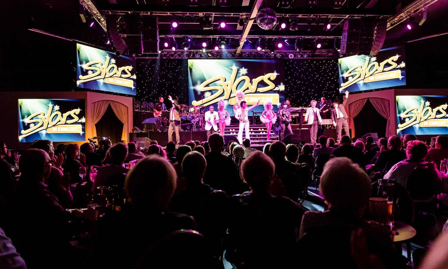Showfinale mit allen "Stars in Concept"-Künstlern im Estrel Showtheater