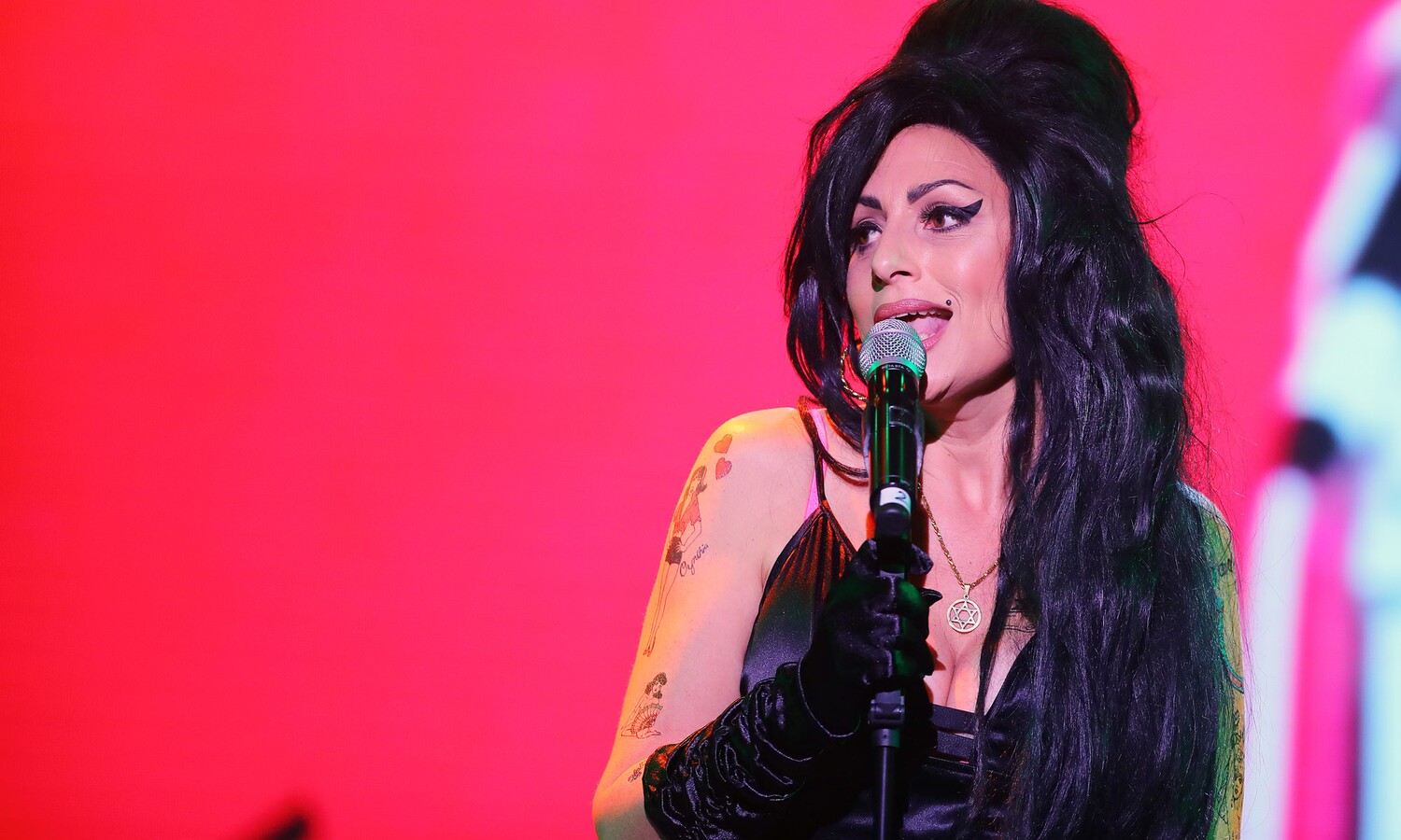 Tania Alboni als Amy Winehouse