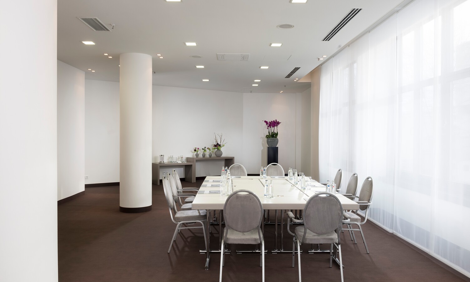 Besprechungsraum in Blockbestuhlung